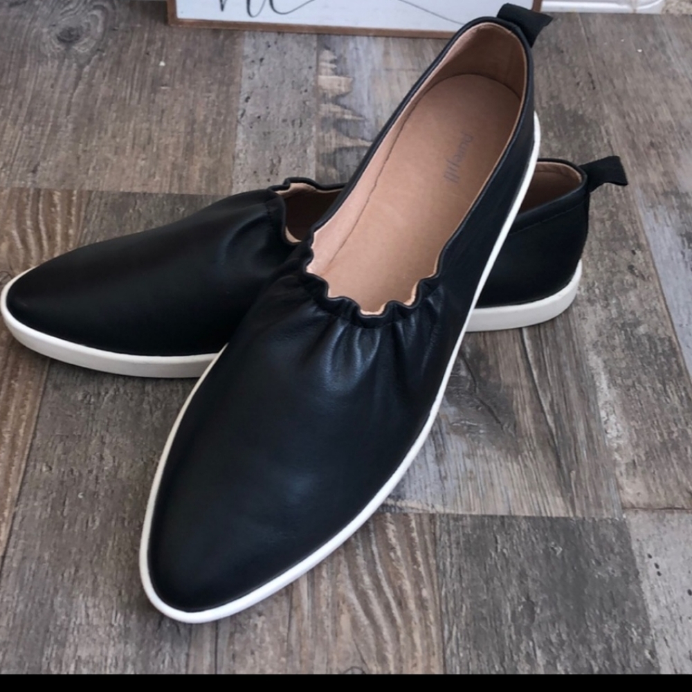 Leather loafer